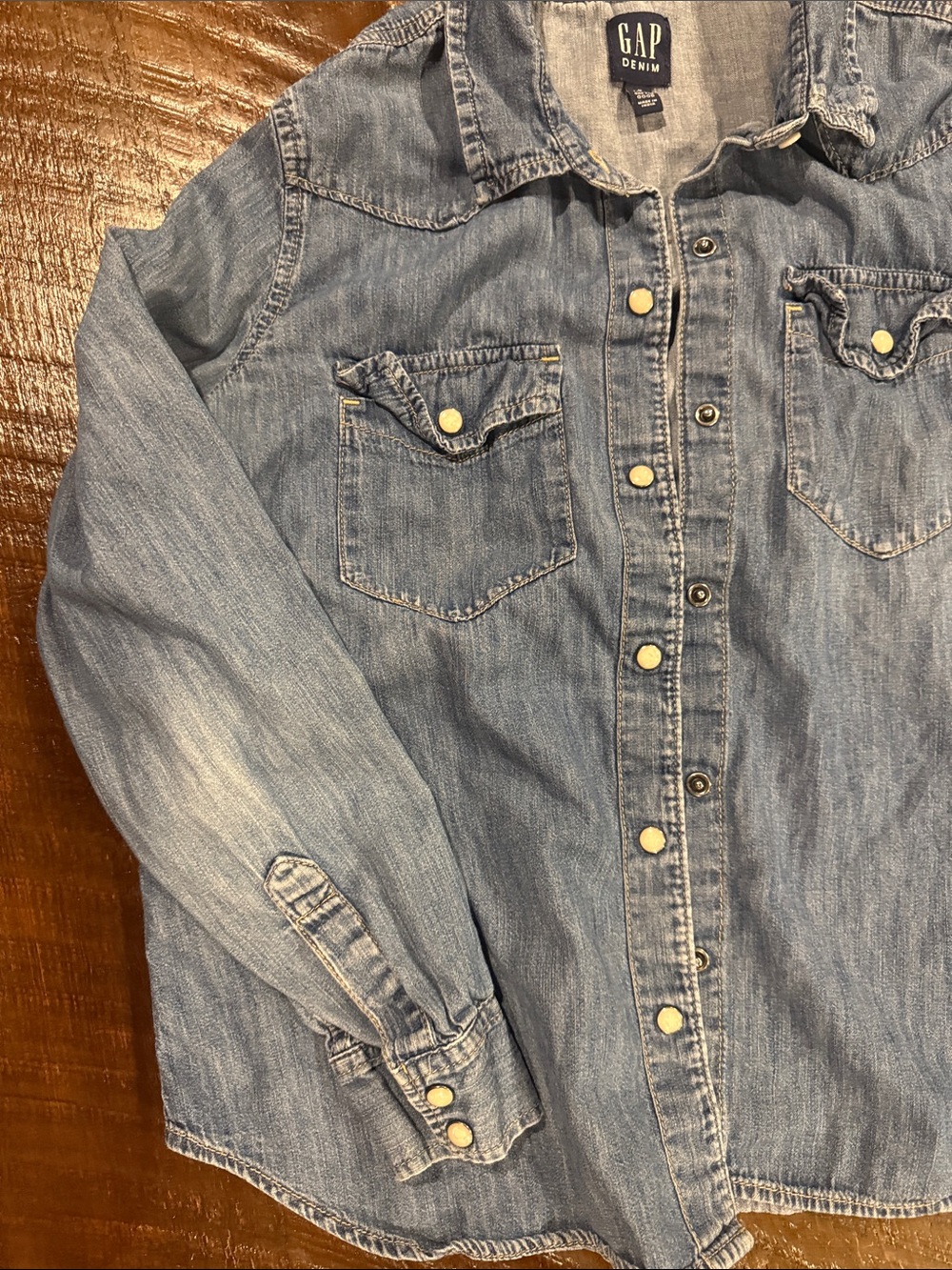 Gap denim shirt size medium petite - Picture 3 of 5